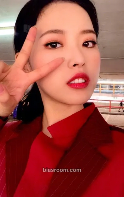 HyeJu # Showcase Photocard - LOONA - LOONA K-pop photocard