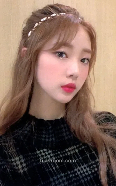 YeoJin LOONA Premier Greeting: Meet & Up Photocard - LOONA - LOONA K-pop photocard