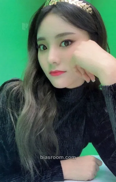 JinSoul LOONA Premier Greeting: Meet & Up Photocard - LOONA - LOONA K-pop photocard