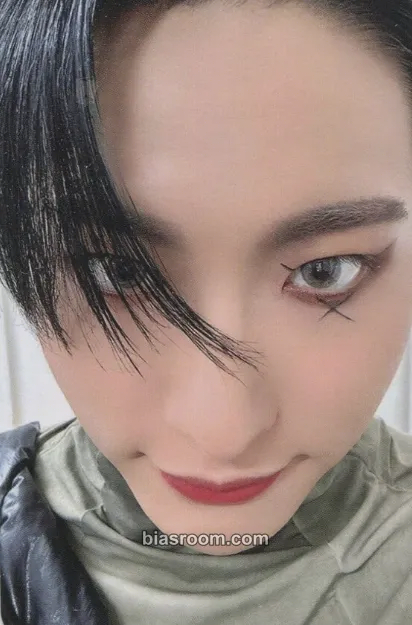 Seonghwa THE WORLD EP.2 : OUTLAW Photocard - ATEEZ - ATEEZ K-pop photocard