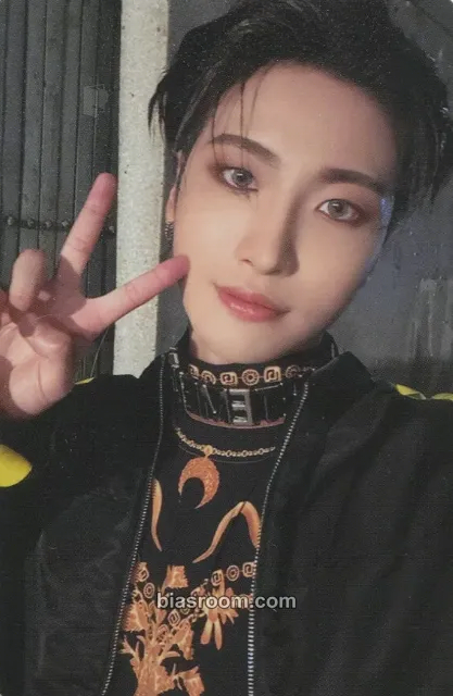 Seonghwa THE WORLD EP.2 : OUTLAW Photocard - ATEEZ - ATEEZ K-pop photocard