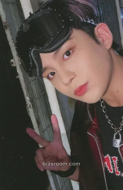 Jongho THE WORLD EP.2 : OUTLAW Photocard - ATEEZ - ATEEZ K-pop photocard