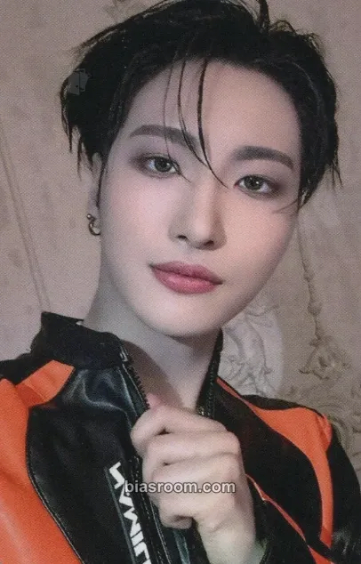 Seonghwa THE WORLD EP.2 : OUTLAW Photocard - ATEEZ - ATEEZ K-pop photocard