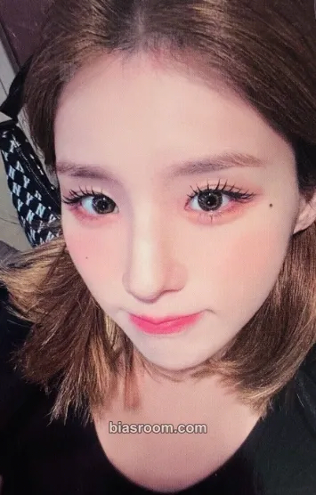 HeeJin LOONA 1st World Tour: LOONATHEWORLD Photocard - LOONA - LOONA K-pop photocard