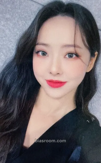 ViVi LOONA 1st World Tour: LOONATHEWORLD Photocard - LOONA - LOONA K-pop photocard