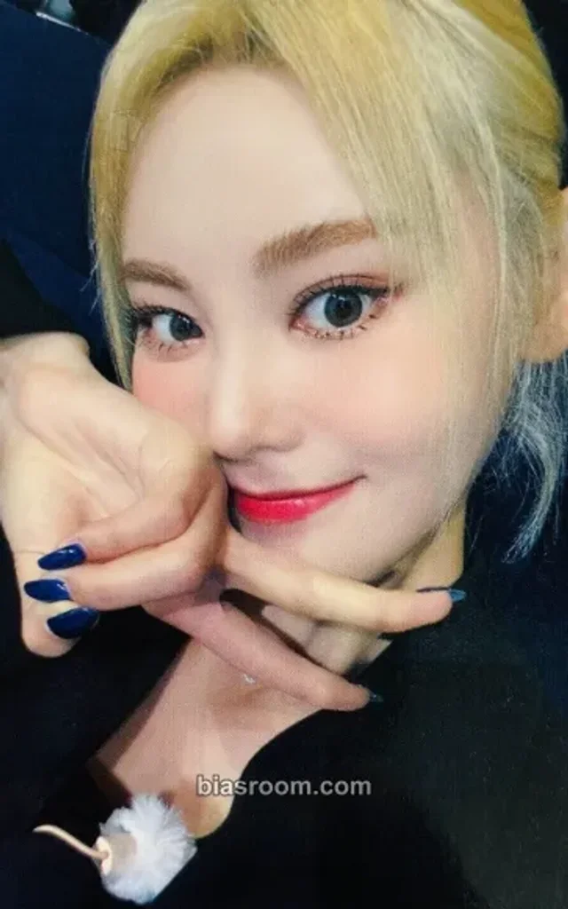 LOONA - JinSoul - 2022 1st World Tour LOONATHEWORLD Event mymusictaste (mmt) trading card photocard set