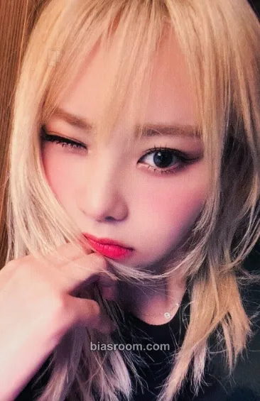 JinSoul LOONA 1st World Tour: LOONATHEWORLD Photocard - LOONA - LOONA K-pop photocard