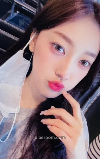Choerry LOONA 1st World Tour: LOONATHEWORLD Photocard - LOONA - LOONA K-pop photocard