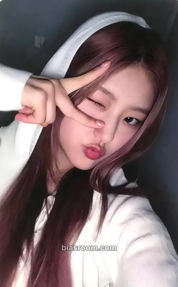 Haneul Born to be XX Photocard - KISS OF LIFE - KISS OF LIFE K-pop photocard