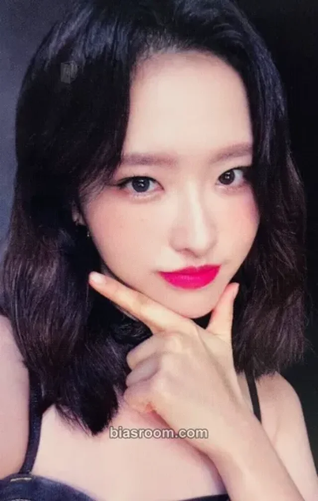 LOONA - HyeJu - 2022 1st World Tour LOONATHEWORLD Event mymusictaste (mmt) trading card photocard set