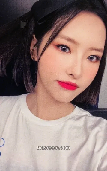 HyeJu LOONA 1st World Tour: LOONATHEWORLD Photocard - LOONA - LOONA K-pop photocard