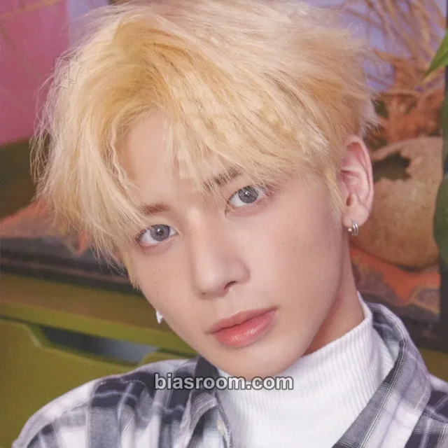 TOMORROW X TOGETHER - Taehyun - Minisode 1: Blue Hour Album album inclusion postcard non-standard size R version