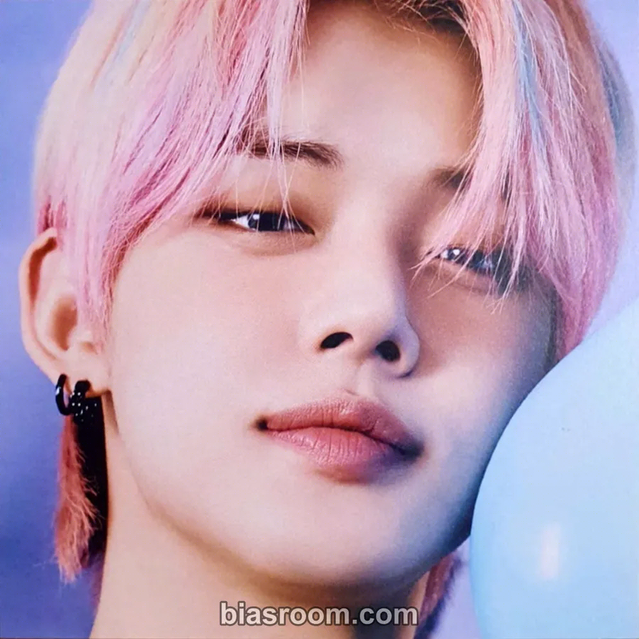 Yeonjun Minisode 1: Blue Hour Photocard - TOMORROW X TOGETHER - TOMORROW X TOGETHER K-pop photocard