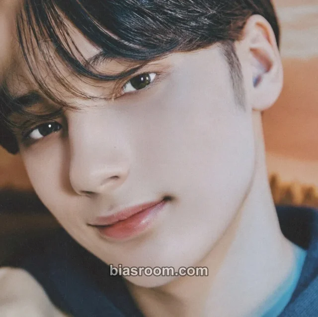 TOMORROW X TOGETHER - Huening Kai - Minisode 1: Blue Hour Album album inclusion postcard non-standard size 'AR' version