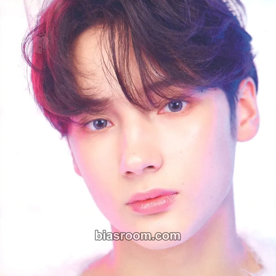 Huening Kai Minisode 1: Blue Hour Photocard - TOMORROW X TOGETHER - TOMORROW X TOGETHER K-pop photocard
