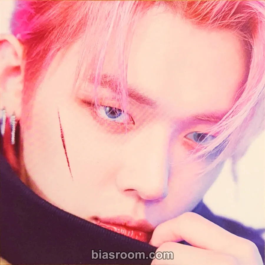 Yeonjun Minisode 1: Blue Hour Photocard - TOMORROW X TOGETHER - TOMORROW X TOGETHER K-pop photocard