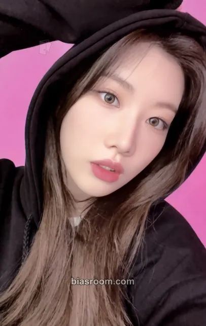 Kim Lip LOONA 3rd Concert: LOONAVERSE : FROM Photocard - LOONA - LOONA K-pop photocard