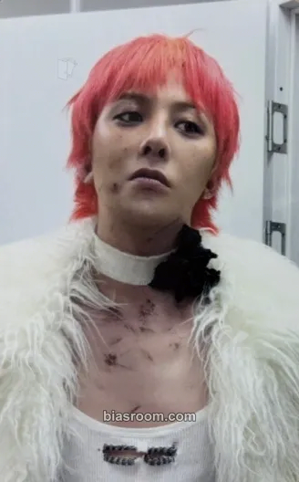 G-Dragon Übermensch Photocard - G-Dragon K-pop photocard