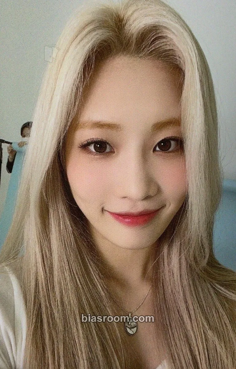 Kim Lip LOONA 2nd On-Wave Concert: LOONATHEWORLD : & Photocard - LOONA - LOONA K-pop photocard