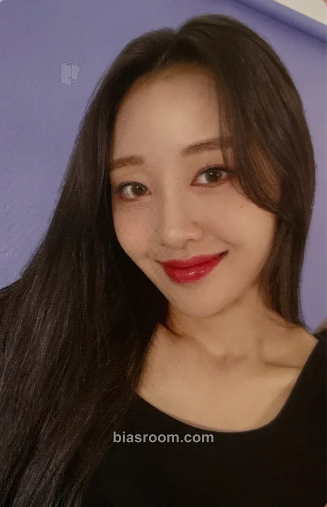 LOONA - Yves - LOONA 2nd On-Wave Concert: LOONATHEWORLD : & Event photocard set