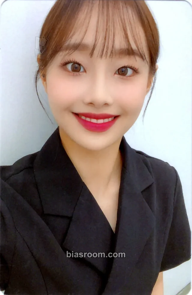 LOONA - Chuu - LOONA 2nd On-Wave Concert: LOONATHEWORLD : & Event photocard set