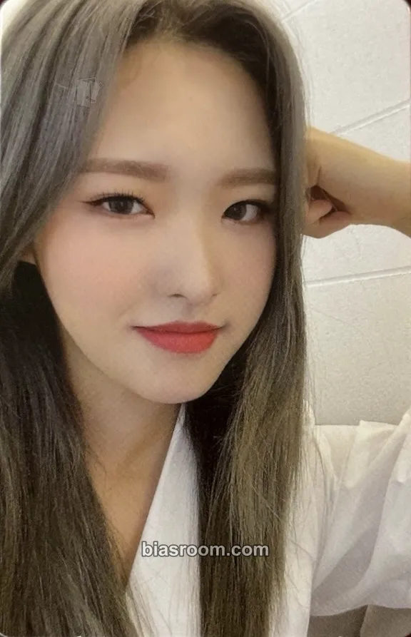 HyeJu LOONA 2nd On-Wave Concert: LOONATHEWORLD : & Photocard - LOONA - LOONA K-pop photocard