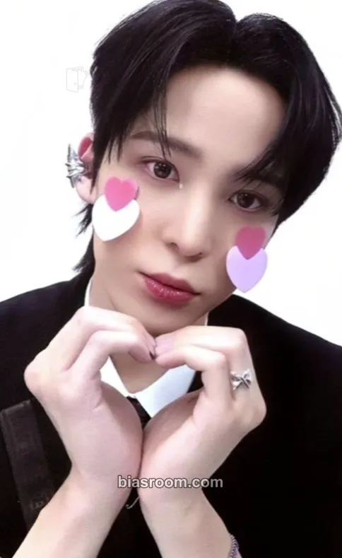 Yunho THE WORLD EP.2 : OUTLAW Photocard - ATEEZ - ATEEZ K-pop photocard