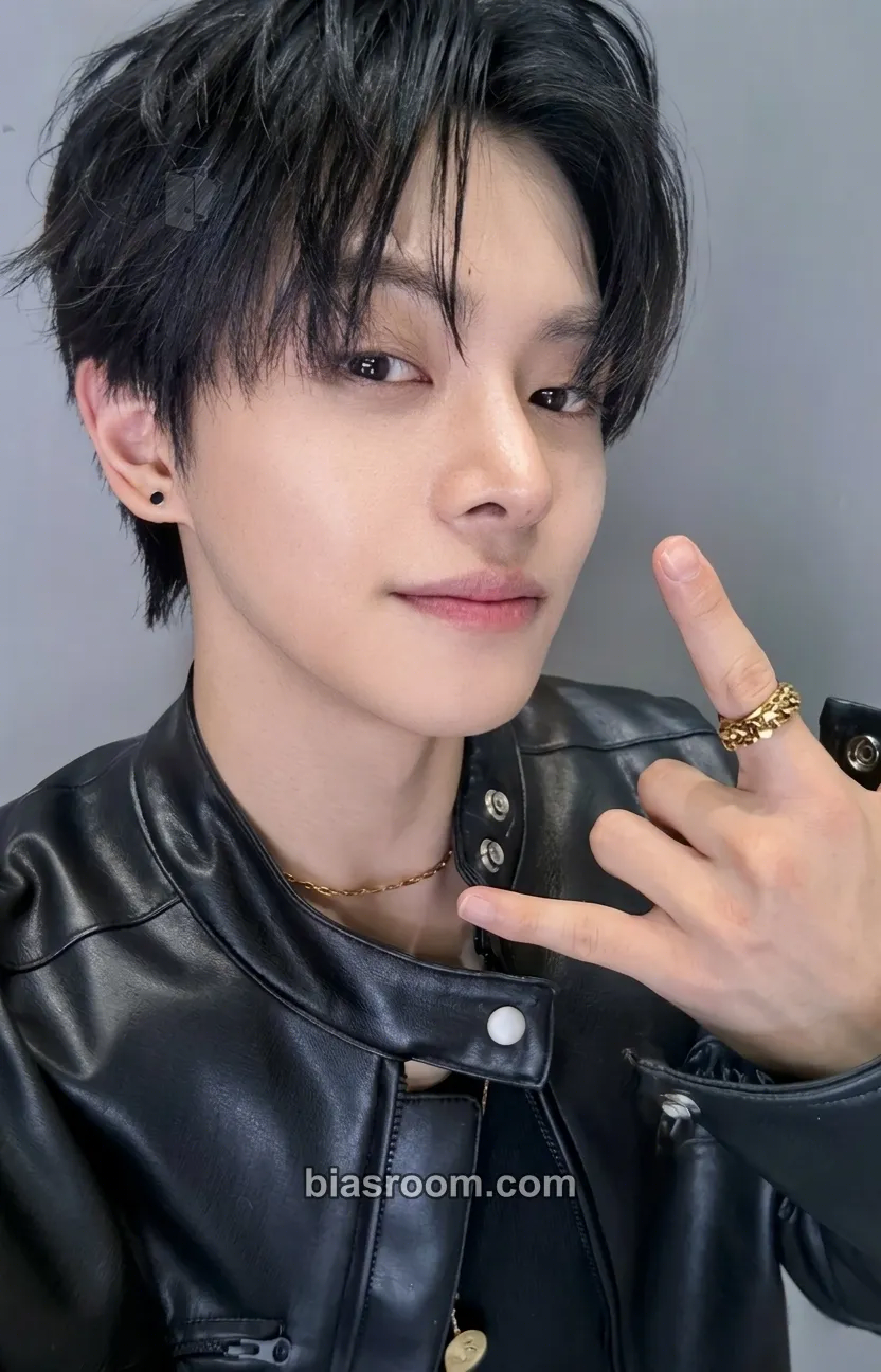 Leo BOYS II PLANET Photocard - ALPHA DRIVE ONE - ALPHA DRIVE ONE K-pop photocard