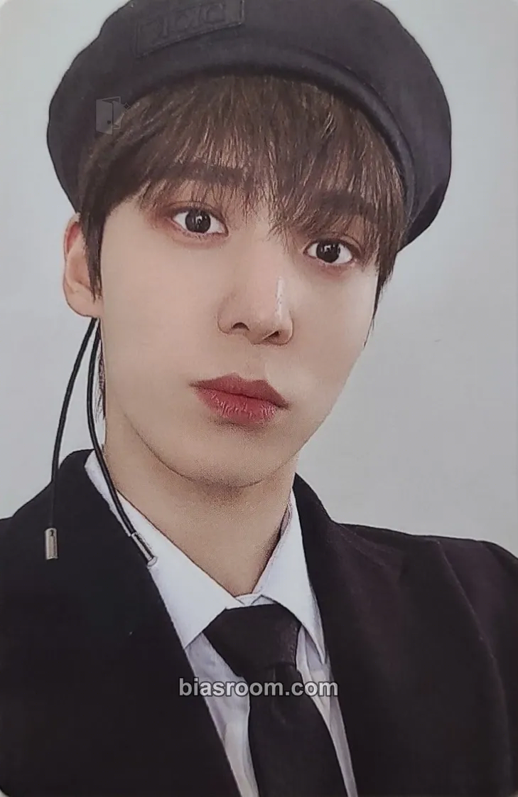 Yunho GOLDEN HOUR : Part.1 Photocard - ATEEZ - ATEEZ K-pop photocard