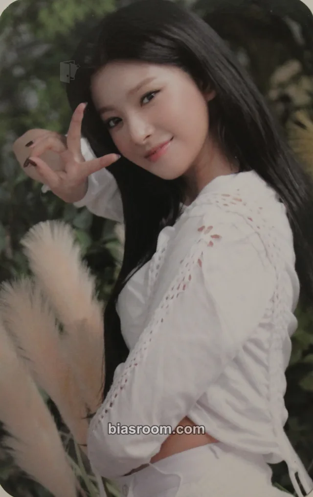 EVERGLOW - Yiren - Last Melody Album album photocard first press only