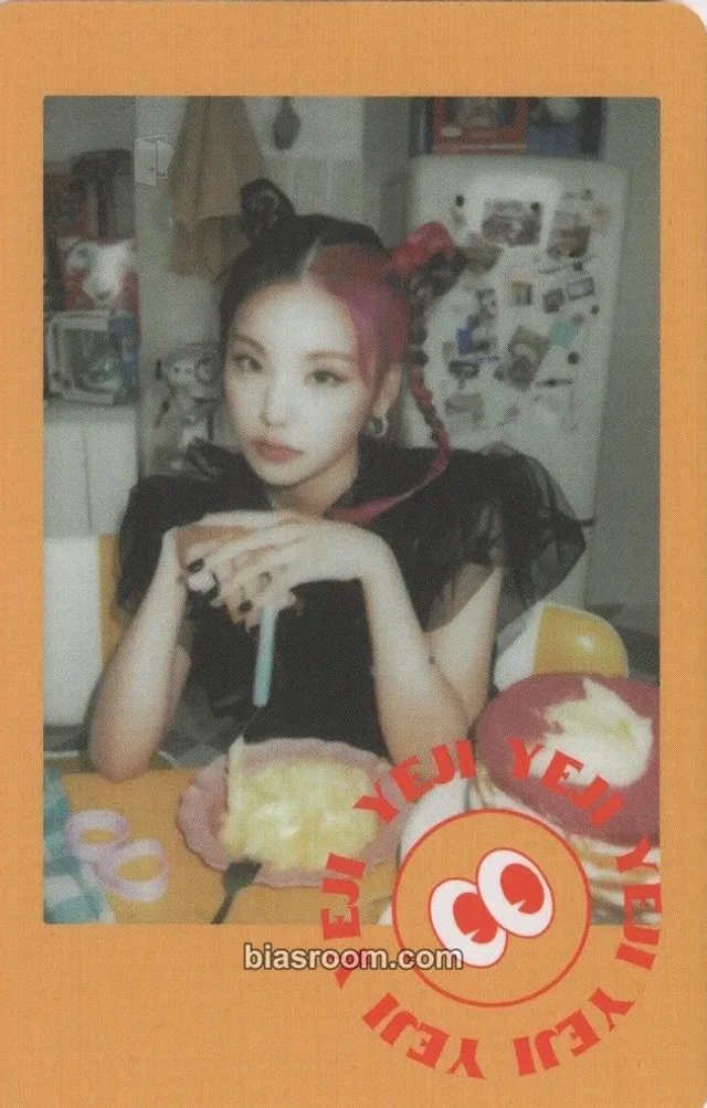 ITZY - Yeji - Crazy in Love Album US exclusive pre-order benefit (pob)