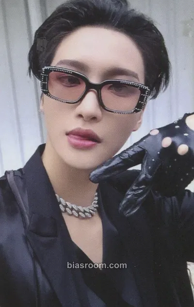 Seonghwa THE WORLD EP.2 : OUTLAW Photocard - ATEEZ - ATEEZ K-pop photocard