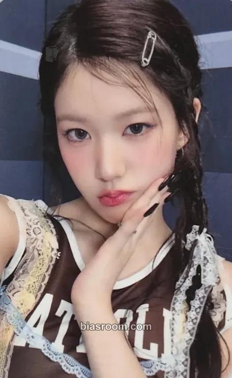 Yoon Jiyoon N/a Photocard - izna - izna K-pop photocard