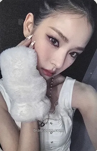 Mai N/a Photocard - izna - izna K-pop photocard