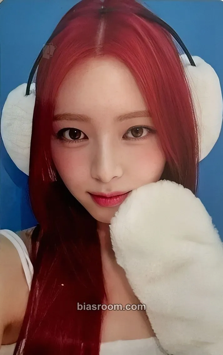 Yuna BORN TO BE Photocard - ITZY - ITZY K-pop photocard