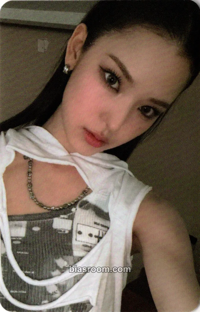 Mai N/a Photocard - izna - izna K-pop photocard
