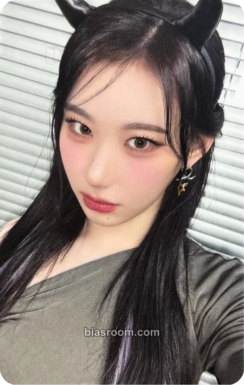 Chaeryeong BORN TO BE Photocard - ITZY - ITZY K-pop photocard