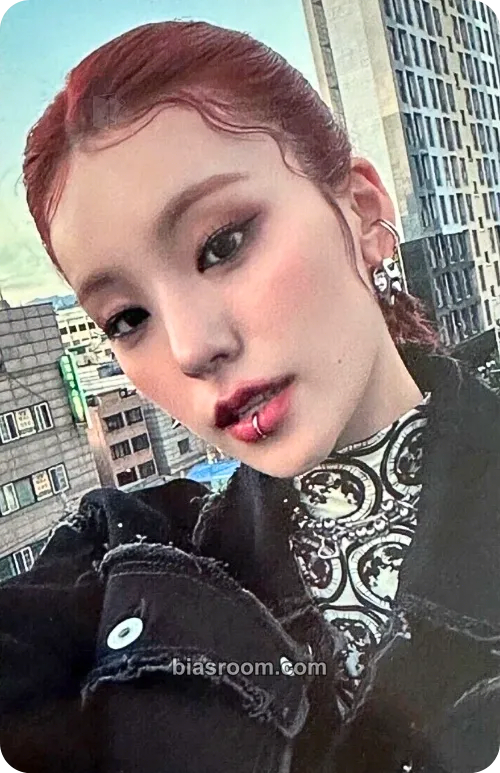 Yeji BORN TO BE Photocard - ITZY - ITZY K-pop photocard