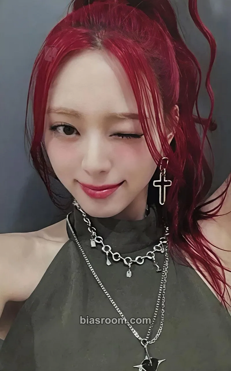 Yuna BORN TO BE Photocard - ITZY - ITZY K-pop photocard