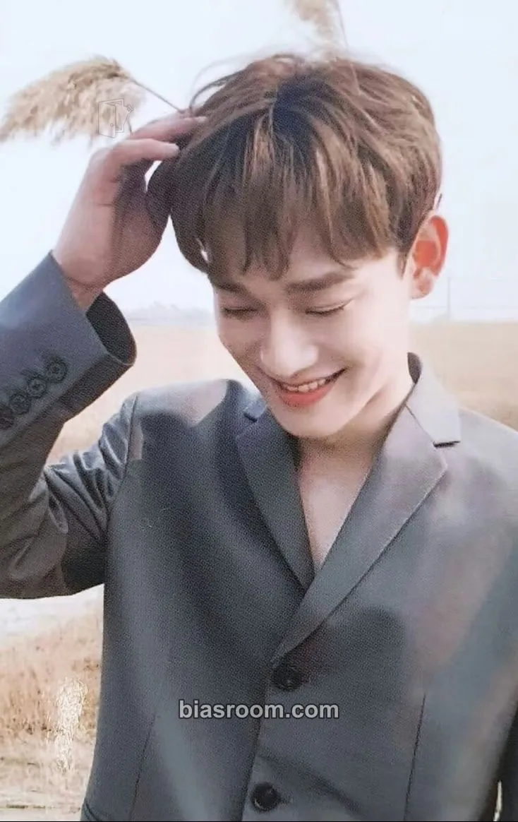 Chen April, and a Flower Photocard - EXO - EXO K-pop photocard