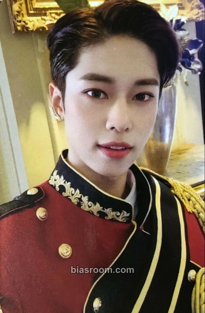 Donghyun SALUTE Photocard - AB6IX - AB6IX K-pop photocard