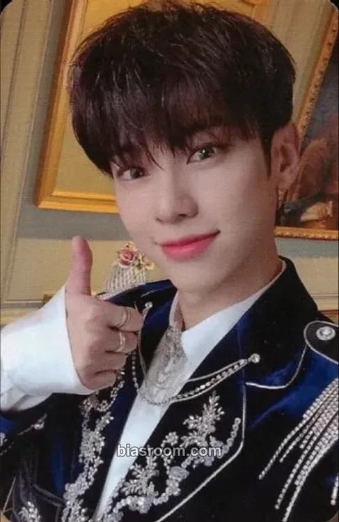 Donghyun SALUTE Photocard - AB6IX - AB6IX K-pop photocard