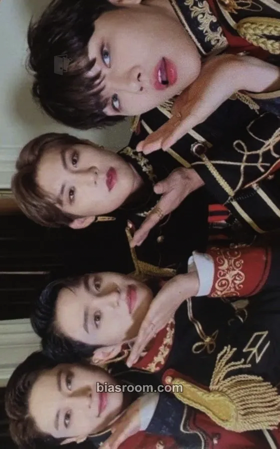 SALUTE Photocard - AB6IX - AB6IX K-pop photocard