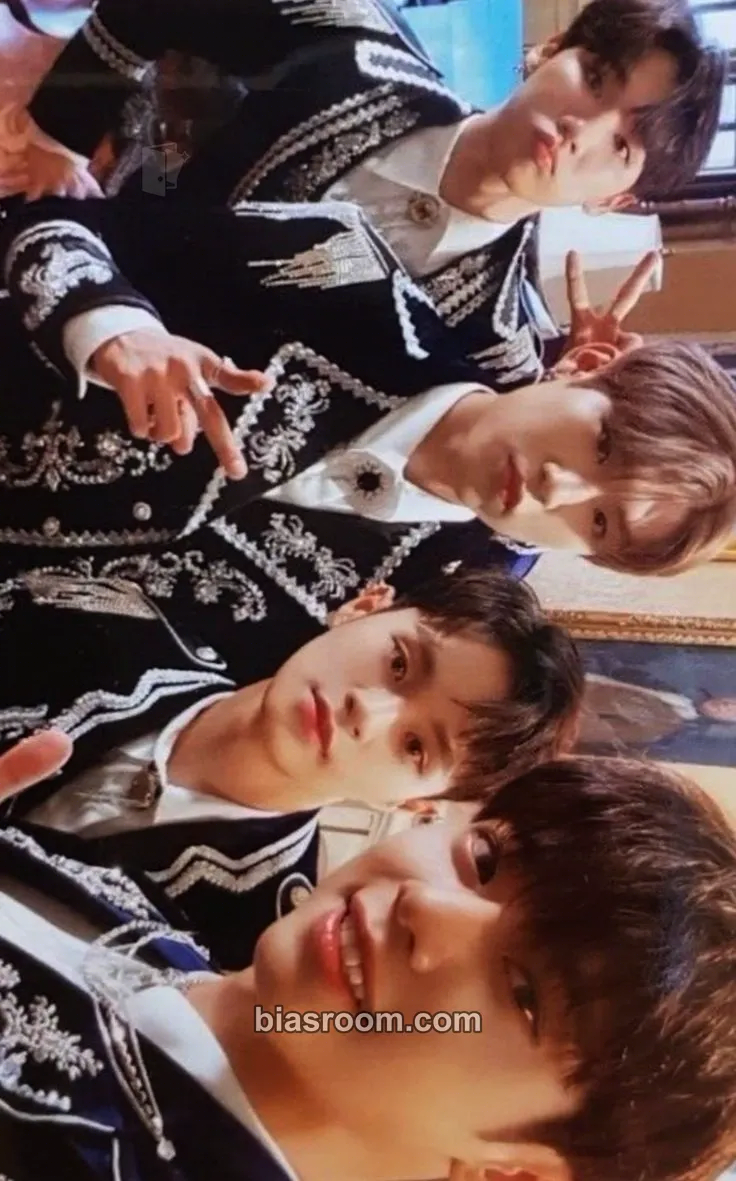 SALUTE Photocard - AB6IX - AB6IX K-pop photocard