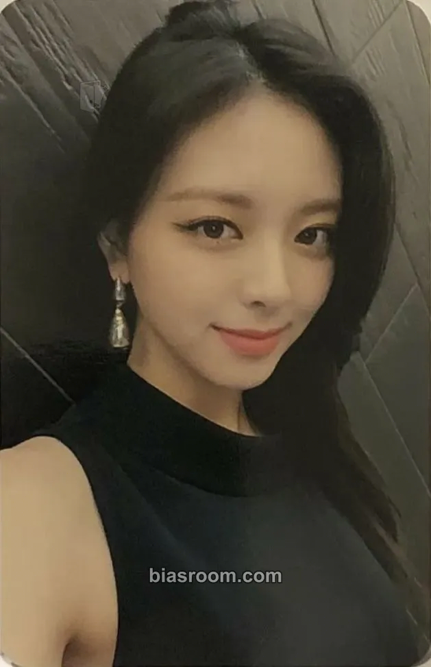 Yuna Crazy in Love Photocard - ITZY - ITZY K-pop photocard