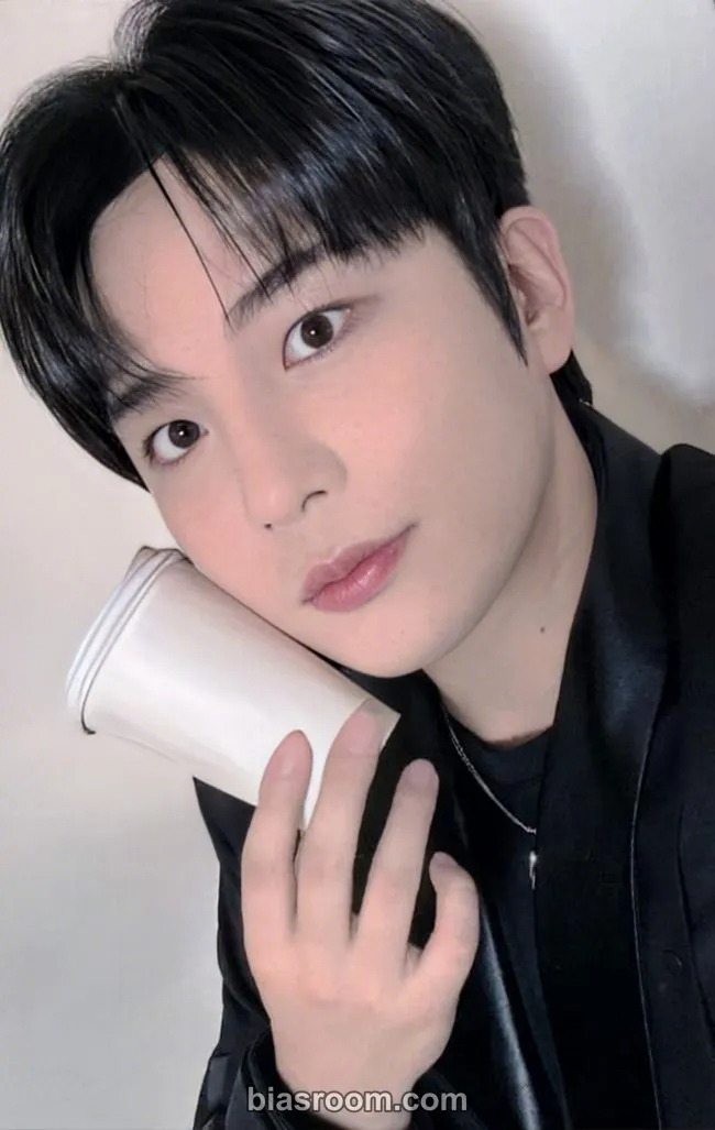 Jongho GOLDEN HOUR : Part.2 Photocard - ATEEZ - ATEEZ K-pop photocard