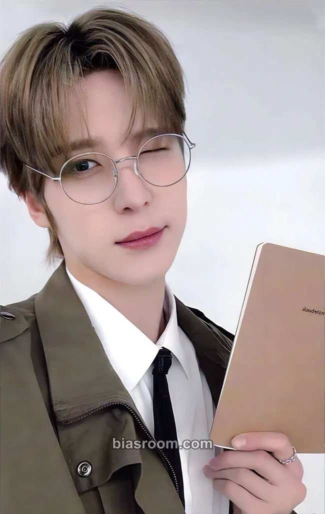 Yunho GOLDEN HOUR : Part.2 Photocard - ATEEZ - ATEEZ K-pop photocard