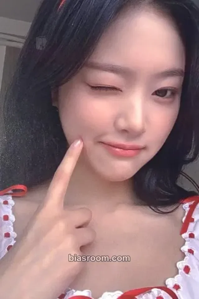 Loossemble - HyunJin - [One of a Kind] Album album photocard night version