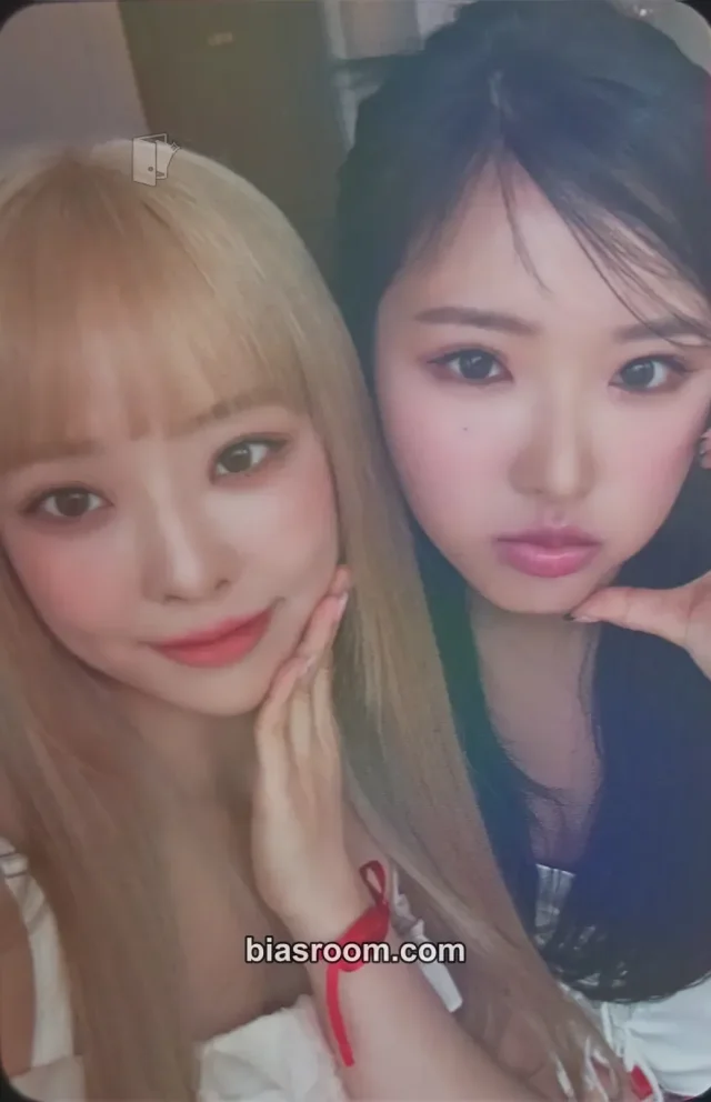 Loossemble - ViVi & HyeJu - [One of a Kind] Album album photocard night version unit photocard holographic (hologram)