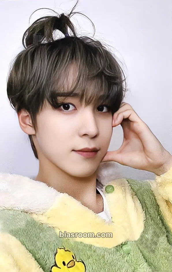 Yunho GOLDEN HOUR : Part.2 Photocard - ATEEZ - ATEEZ K-pop photocard